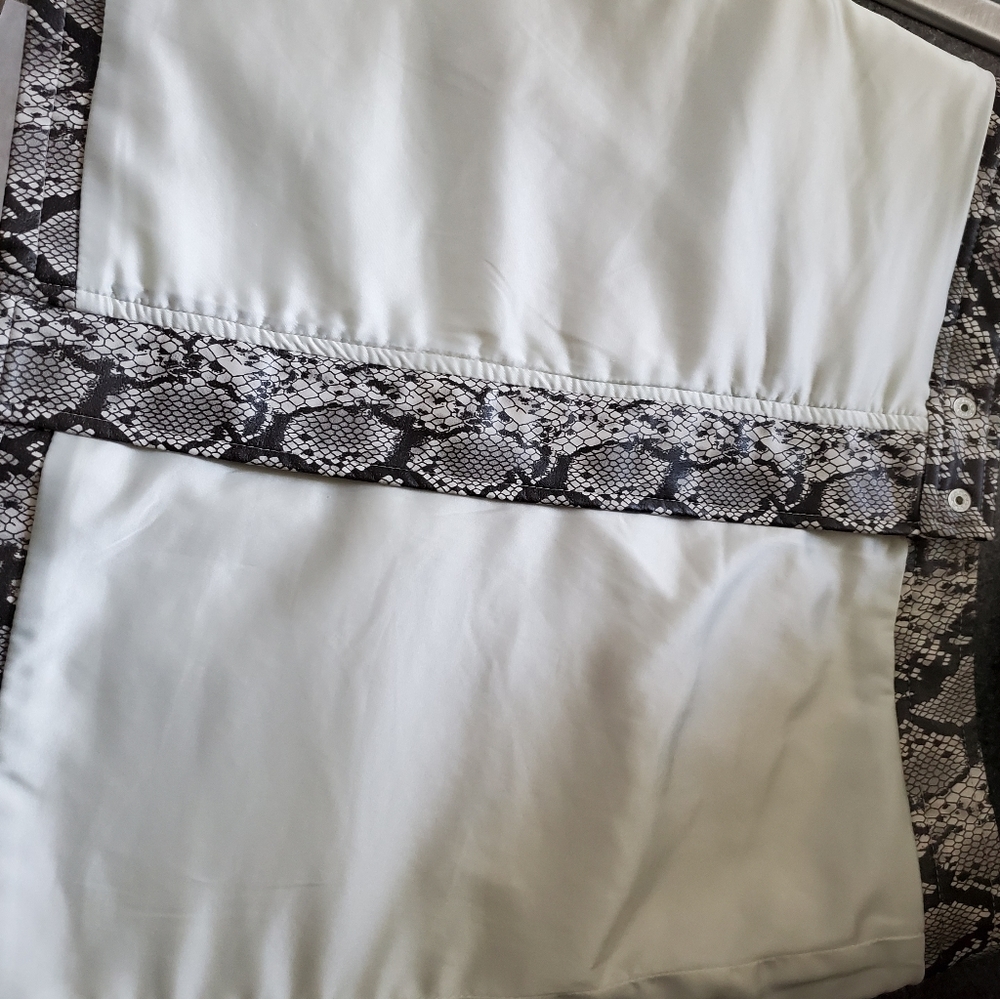 NWT Blank NYC Vegan Leather Snake Print Mini Skirt - Picture 7 of 7